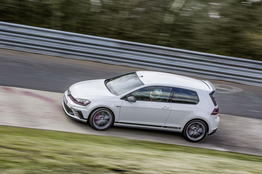  Volkswagen Golf GTi Clubsport S 2016 года  (фото 14 из 30)